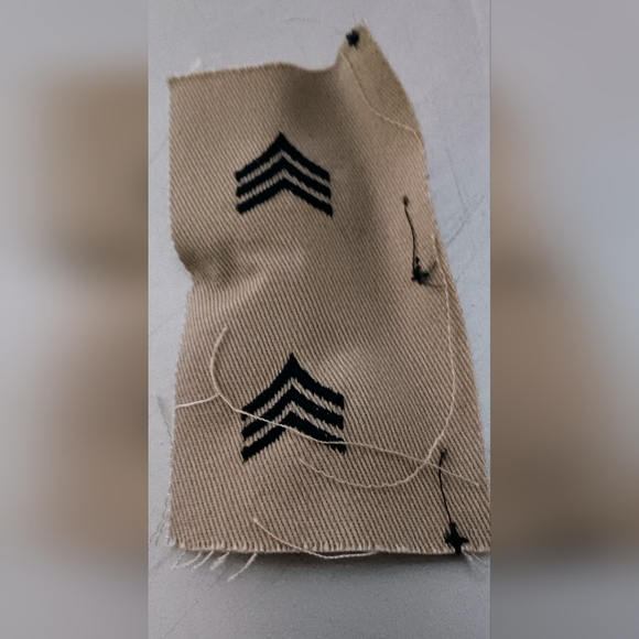 US Army Sergeant Khaki Rank Insignia Collar Patch Cloth Pair - Picture 5 of 6